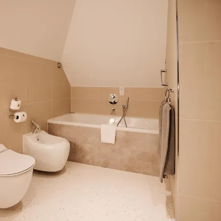 Hotel & Savarin - Rijswijk, 5*
