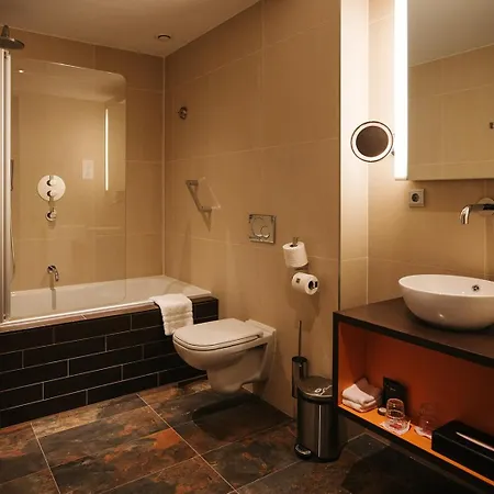 Hotel & Savarin - Rijswijk, 5*
