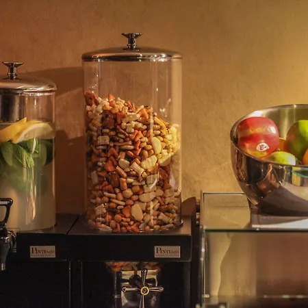 Hotel & Savarin - Rijswijk,