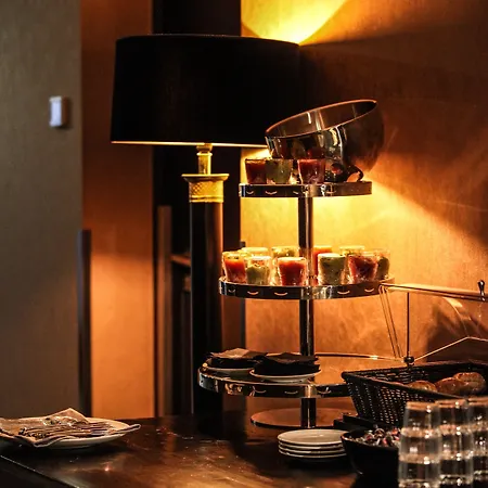 & Savarin - Rijswijk, Отель