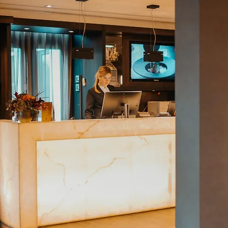 Hotel & Savarin - Rijswijk, Den Haag