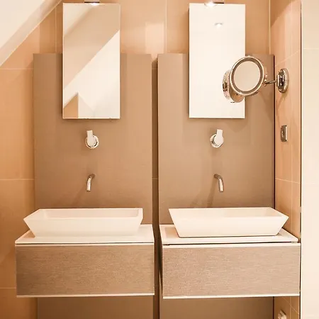 Hotel & Savarin - Rijswijk, 5*