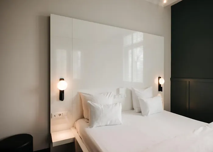 Hotel & Savarin - Rijswijk, The Hague