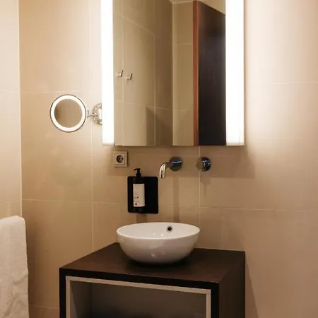 Hotel & Savarin - Rijswijk, 5*